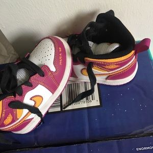 Toddler shoes size 7c